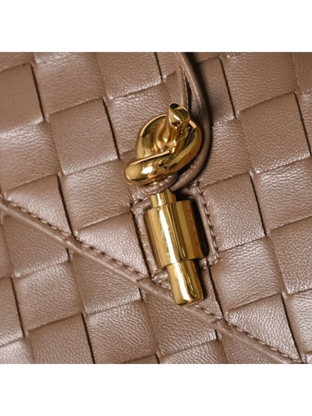 Bottega Veneta Andiamo Clutch Metal Knot Closure Brown Bifold Intrecciato Gold